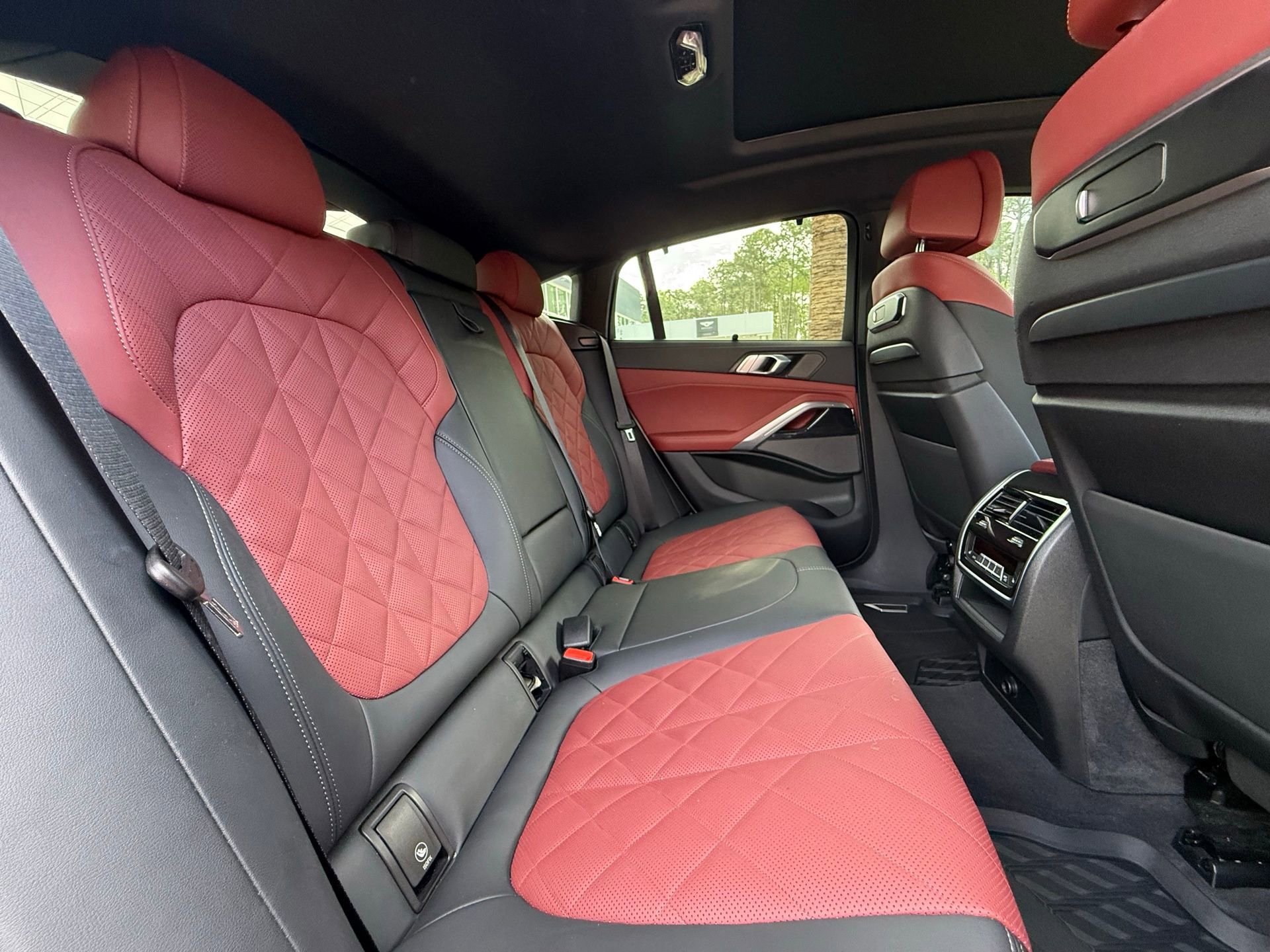 Used 2024 BMW X6 xDrive40i w/ Executive Package image 24