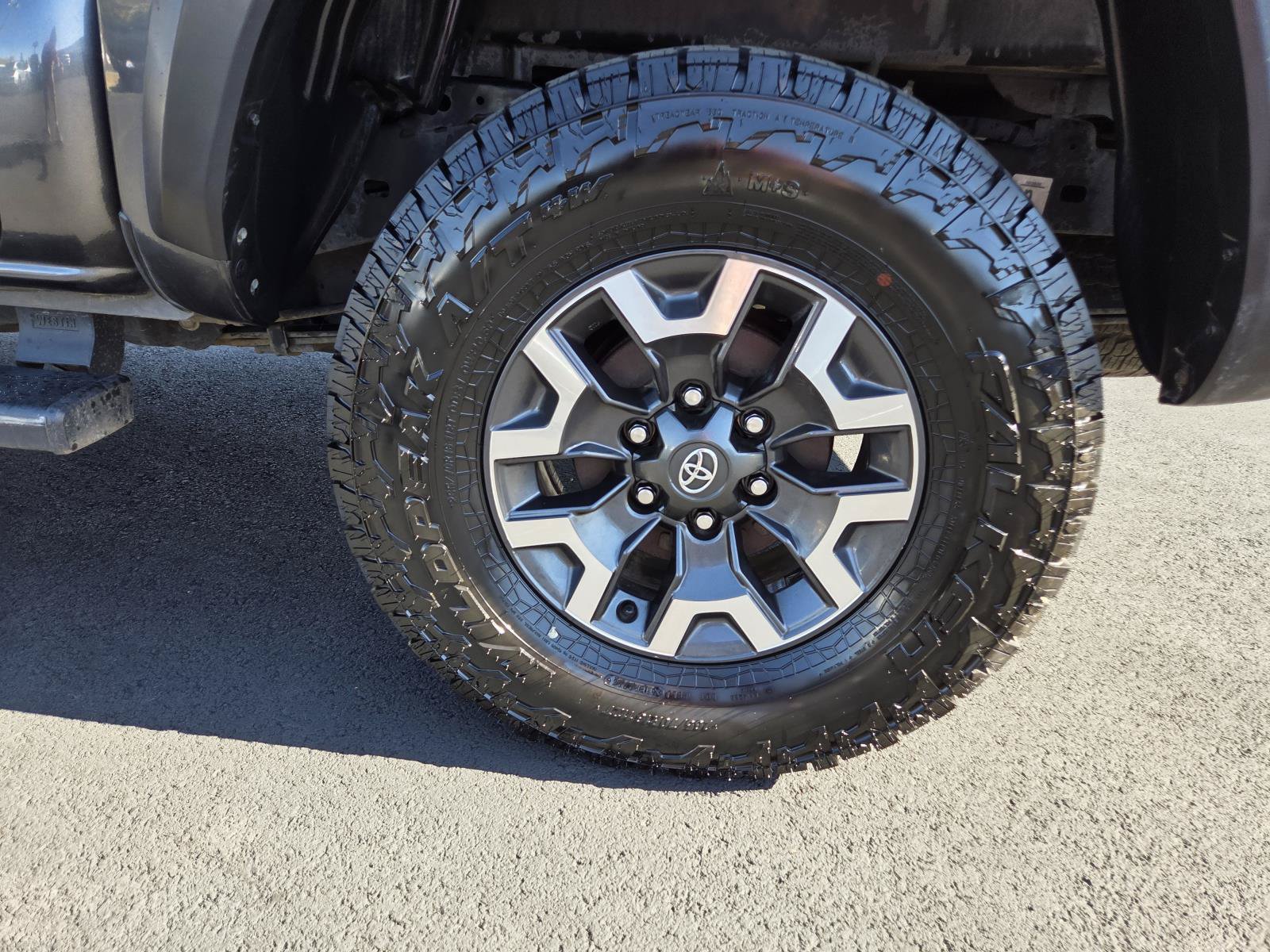 Used 2021 Toyota Tacoma TRD Off-Road w/ TRD Premium Off Road Package AWD/4WD image 9