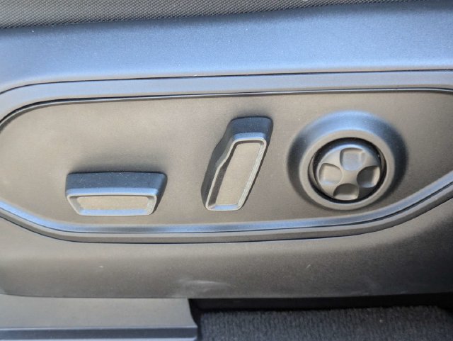 Used 2025 Jeep Grand Cherokee Laredo RWD image 21