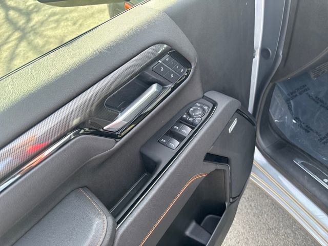 Used 2025 GMC Sierra 2500 AT4 image 14