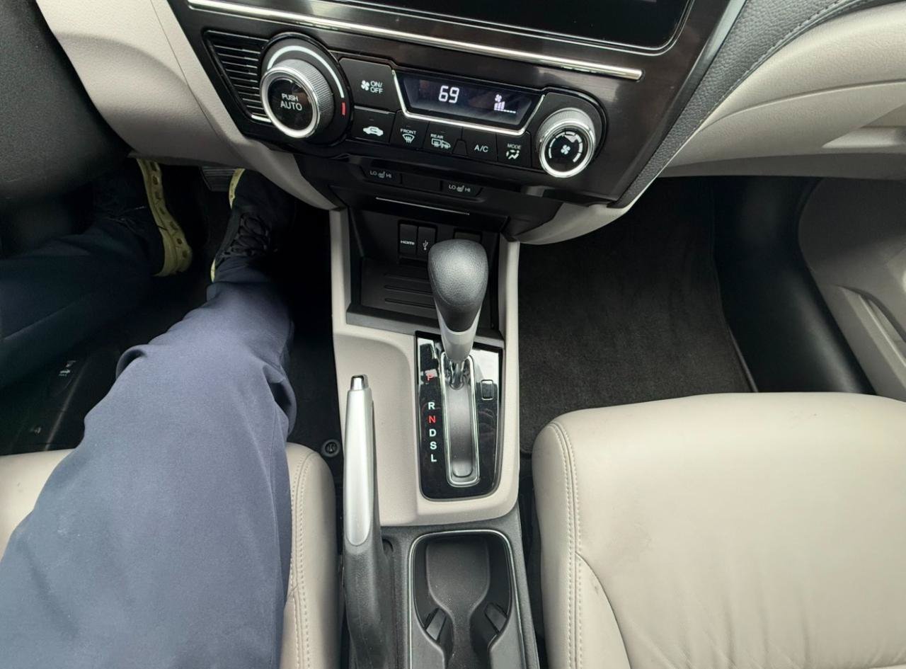 Used 2015 Honda Civic Hybrid Sedan image 28