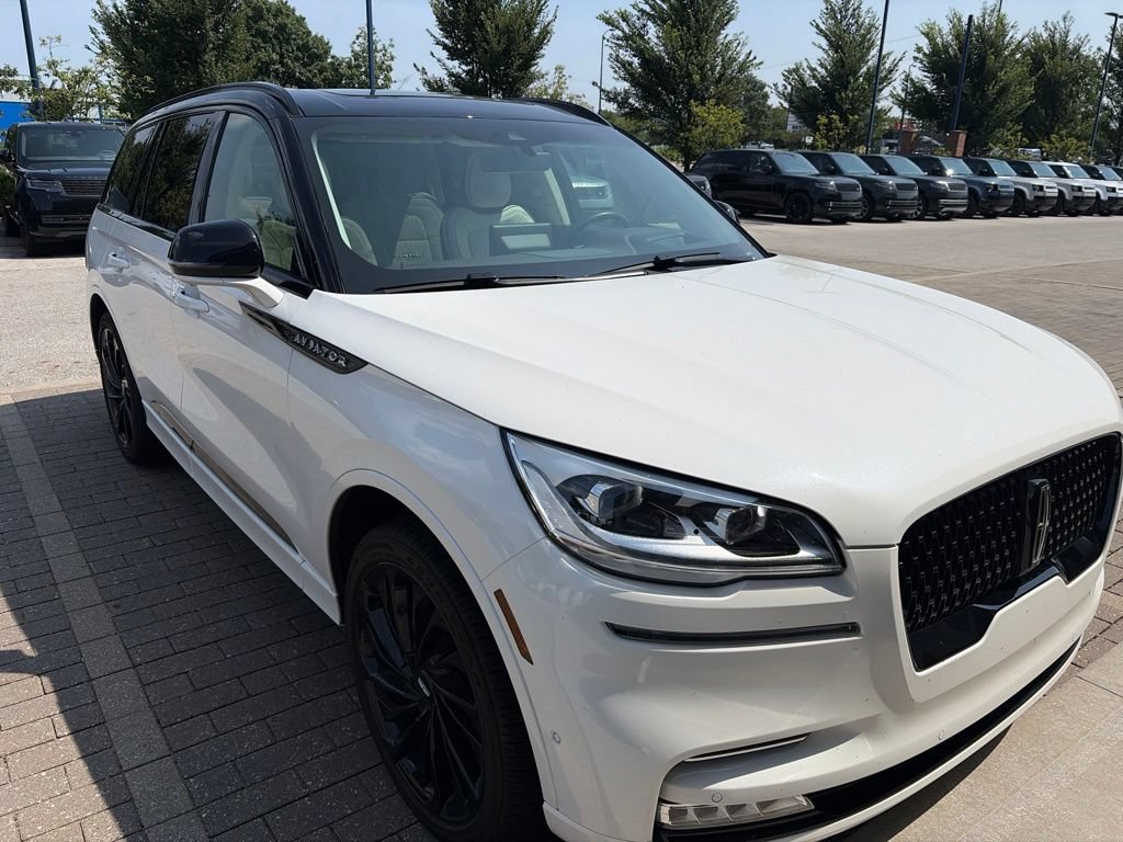 Used 2023 Lincoln Aviator Black Label AWD/4WD image 3