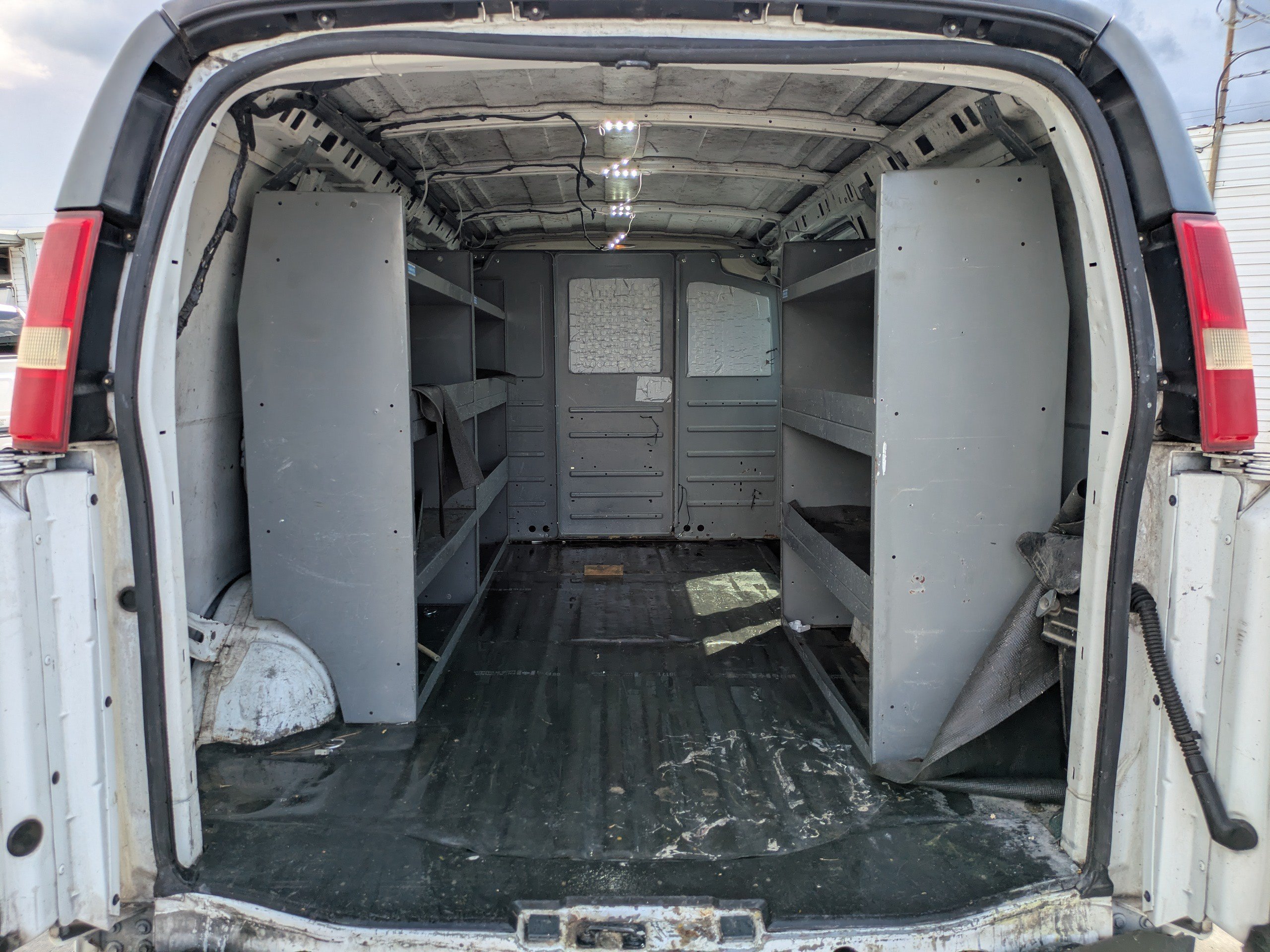 Used 2016 Chevrolet Express 2500 RWD image 13