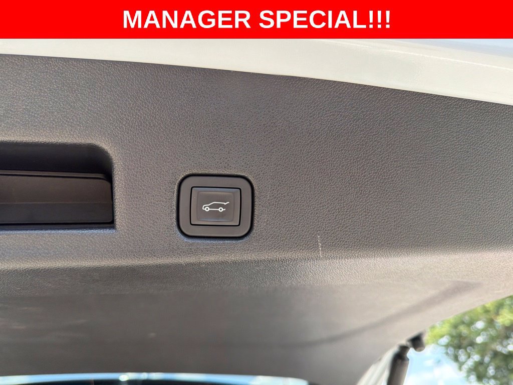 Used 2026 Chevrolet Traverse High Country AWD/4WD image 36