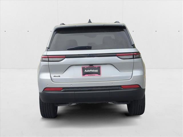 New 2025 Jeep Grand Cherokee Altitude image 10