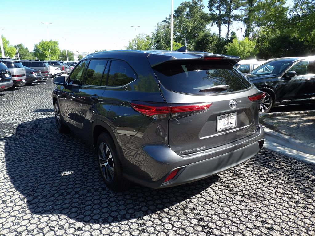 Used 2021 Toyota Highlander XLE FWD image 8