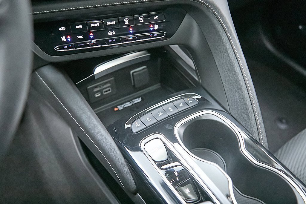 Used 2023 Buick Envision Avenir image 19