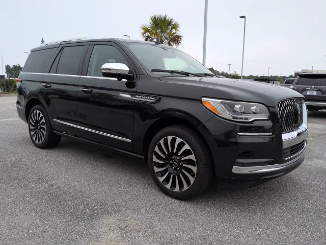 Used 2022 Lincoln Navigator Black Label AWD/4WD image 2