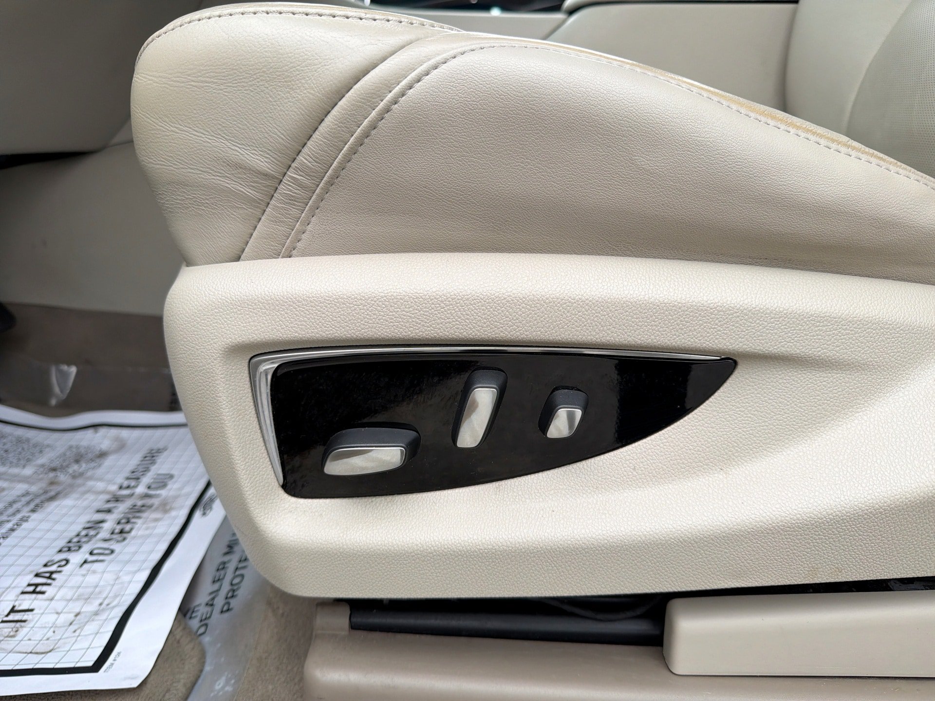 Used 2018 Cadillac Escalade Luxury RWD image 14