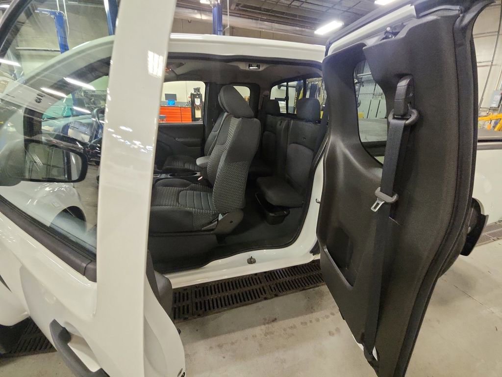 Used 2019 Nissan Frontier SV image 35