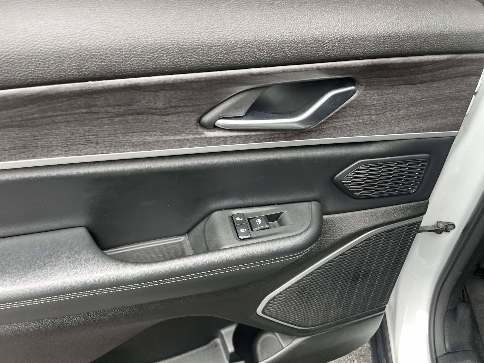 Certified 2021 Jeep Grand Cherokee L Limited AWD/4WD image 17
