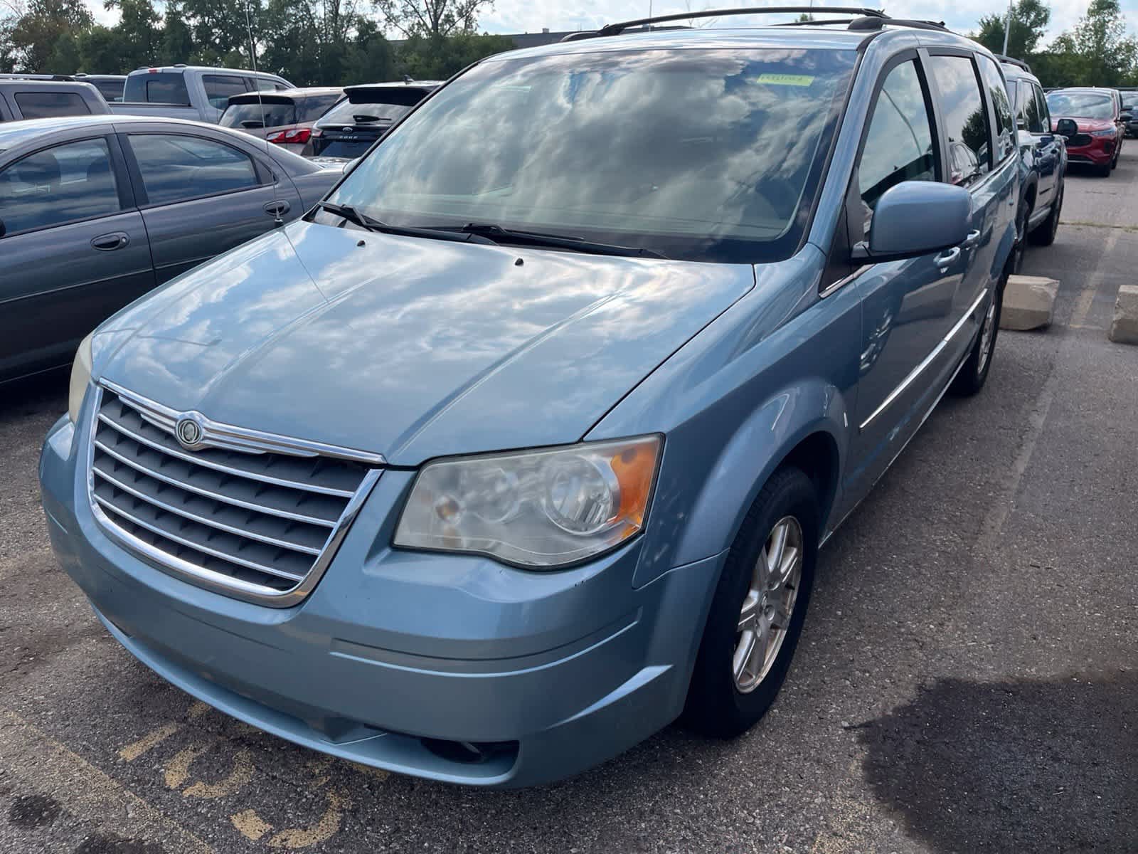 Used 2009 Chrysler Town & Country Touring w/ Family Value Group FWD image 1
