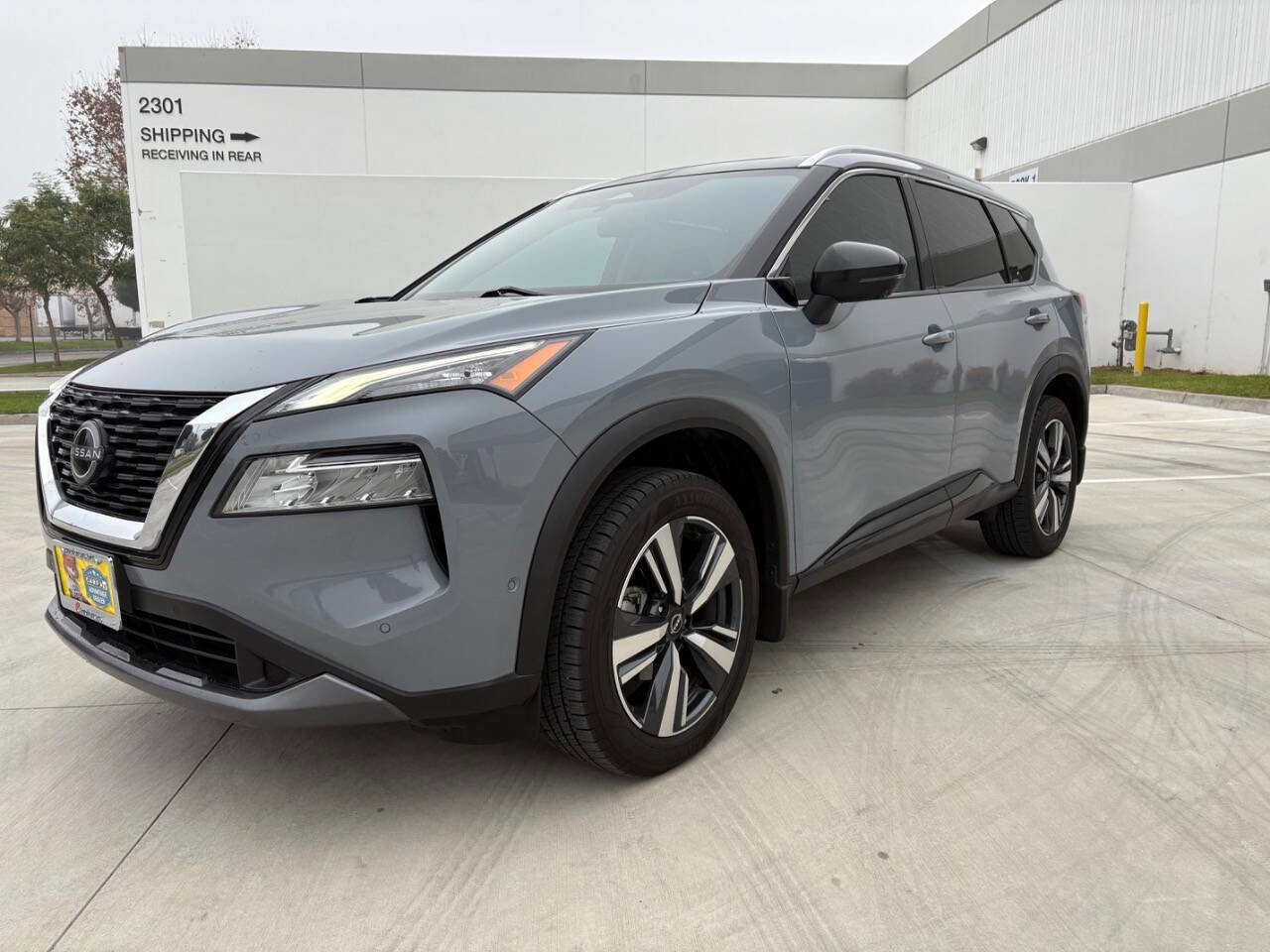 Used 2023 Nissan Rogue SL w/ SL Premium Package image 1