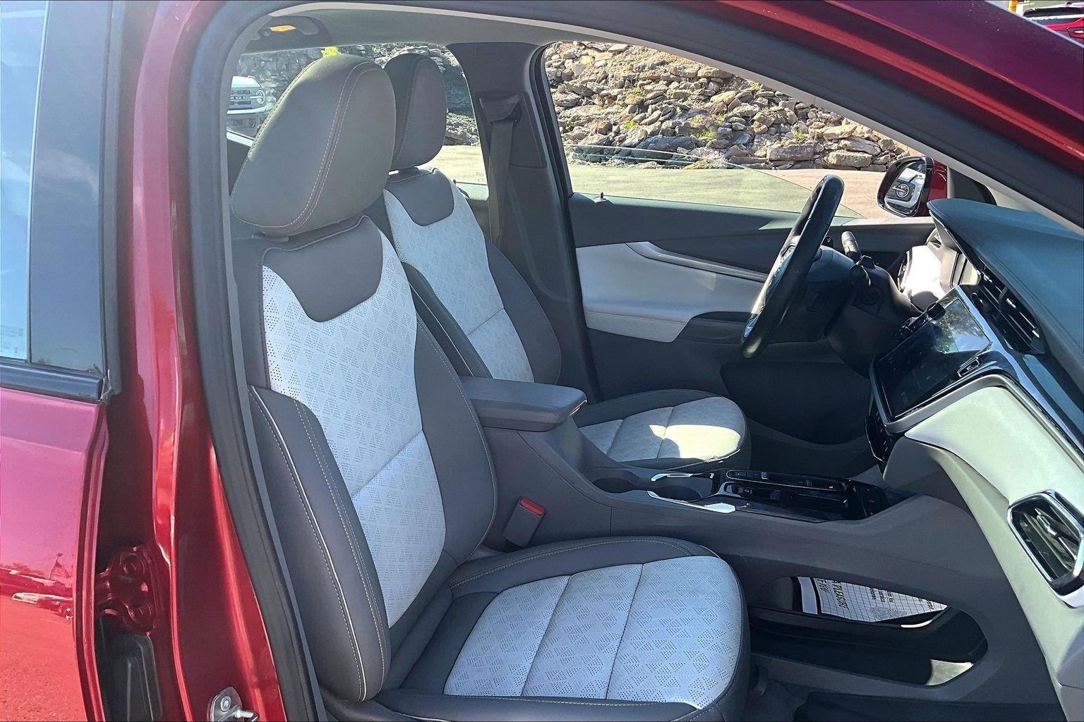 Used 2023 Chevrolet Bolt EUV Premier w/ Sun & Sound Package FWD image 7