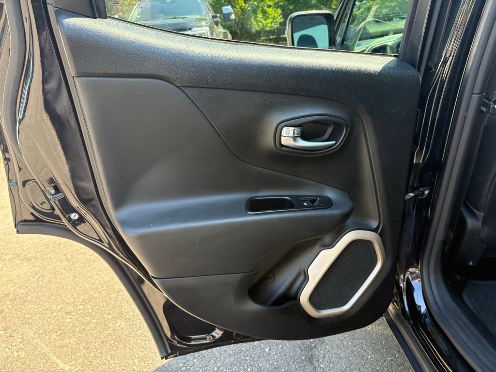 Used 2015 Jeep Renegade Limited AWD/4WD image 13