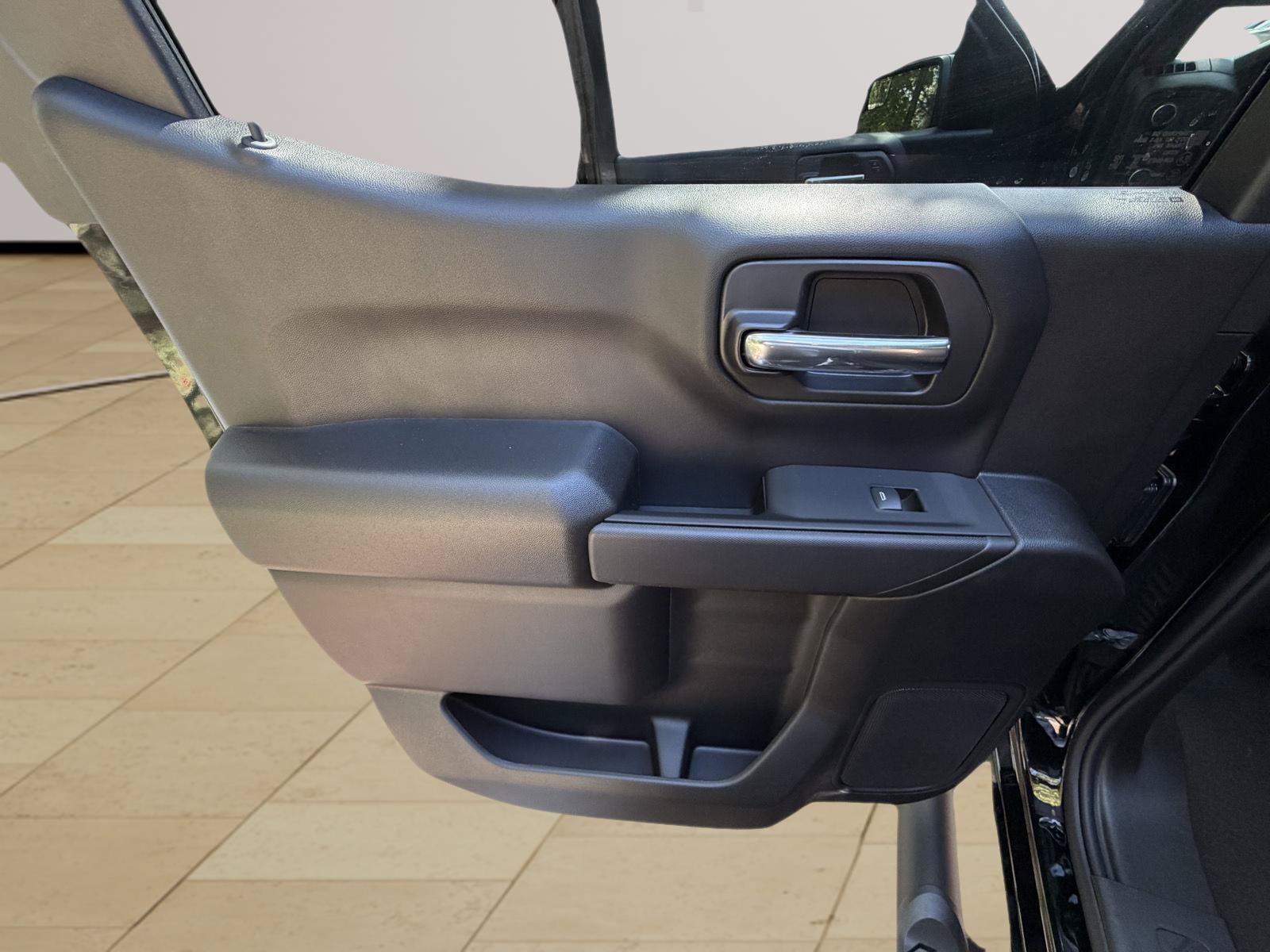 New 2026 Chevrolet Silverado 1500 Custom w/ LPO, Dark Essentials Package AWD/4WD image 18