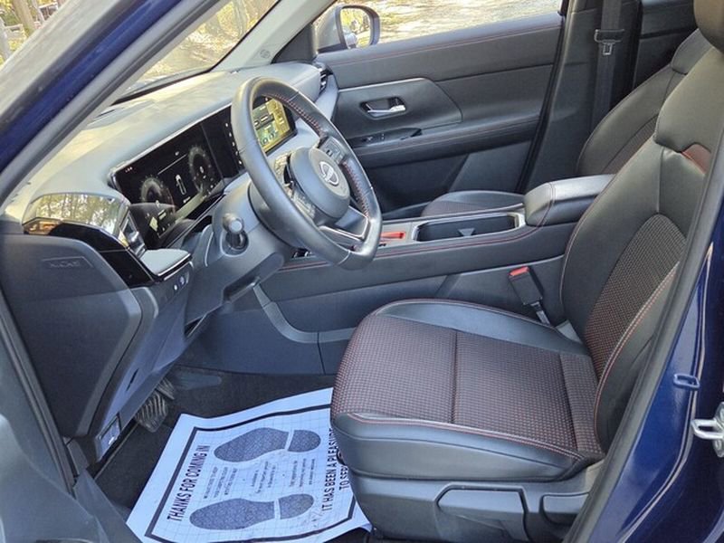 Used 2025 Nissan Kicks SR image 6