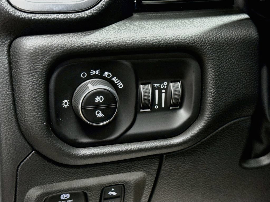 Used 2026 RAM 1500 Laramie AWD/4WD image 10