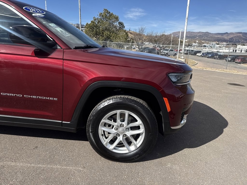 Used 2023 Jeep Grand Cherokee L Laredo image 35