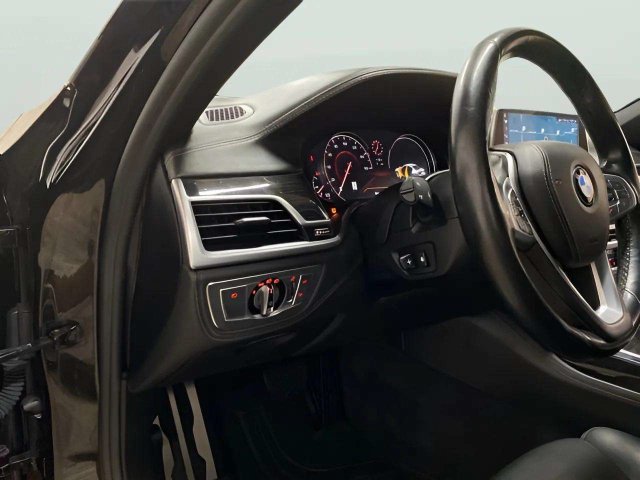Used 2017 BMW 740i RWD image 19
