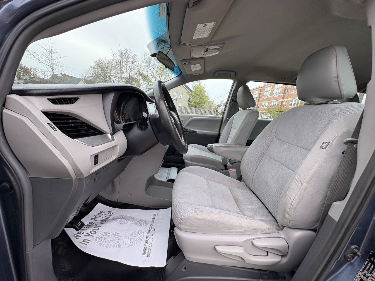 Used 2017 Toyota Sienna L FWD image 18