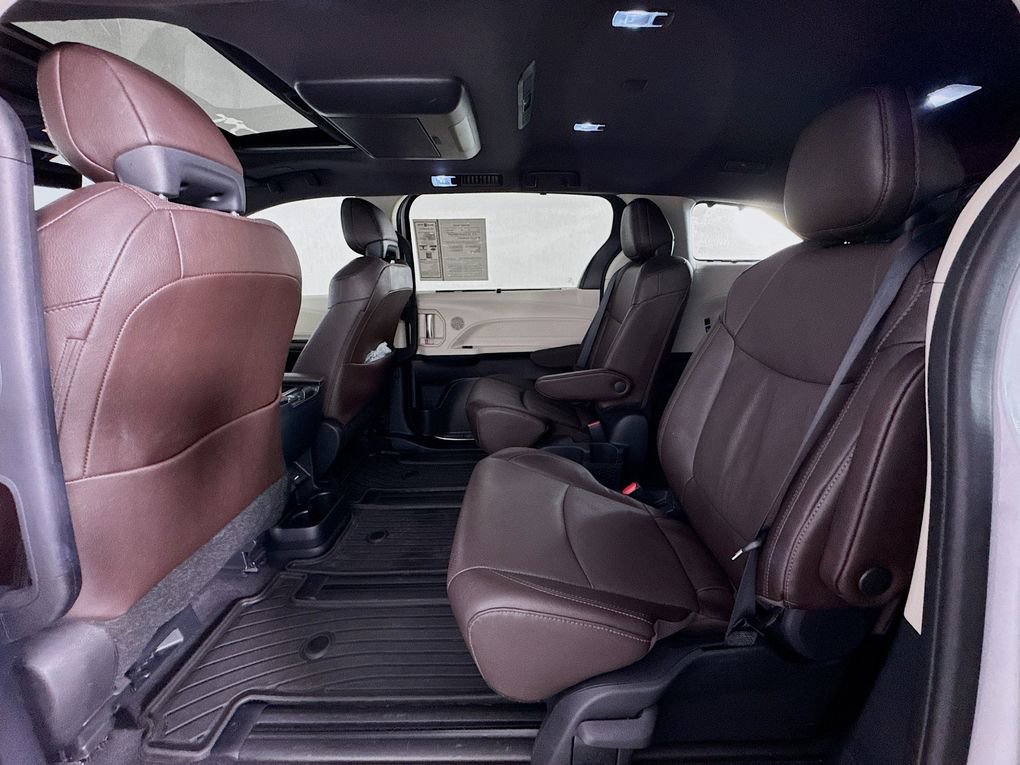Used 2023 Toyota Sienna Platinum image 27