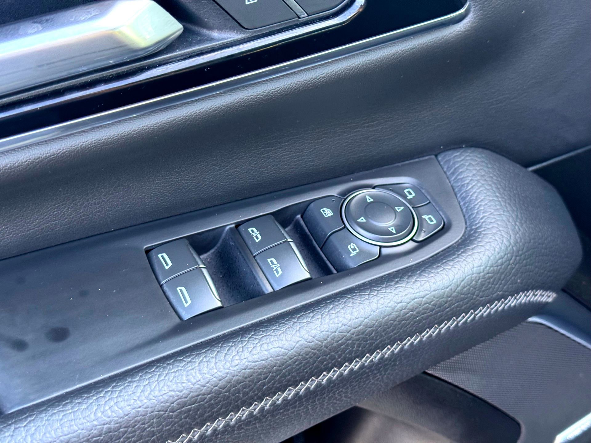 Used 2025 GMC Yukon Denali image 16