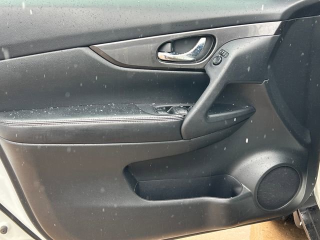 Used 2020 Nissan Rogue SV image 14