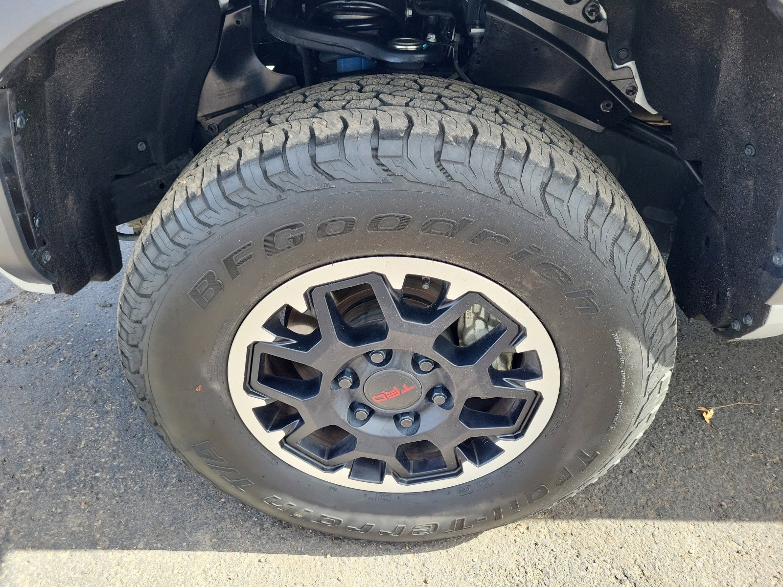 Used 2024 Toyota Tacoma TRD Off-Road image 32