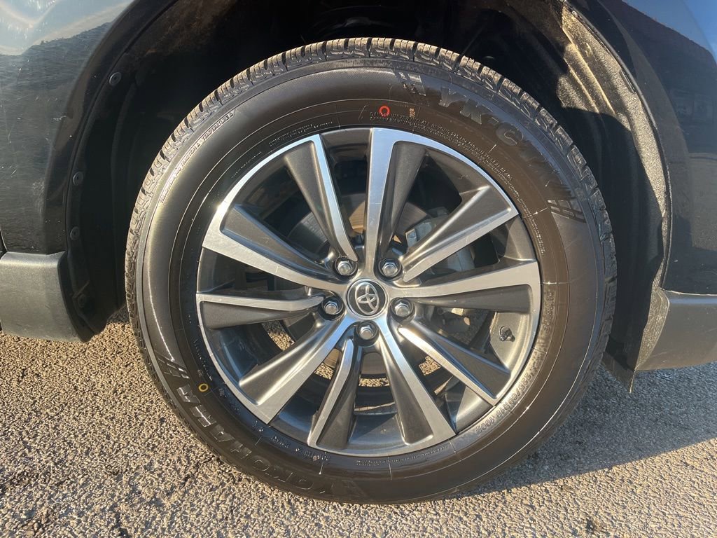 Used 2021 Toyota Venza LE w/ Carpet Mat Package (TMS) image 18