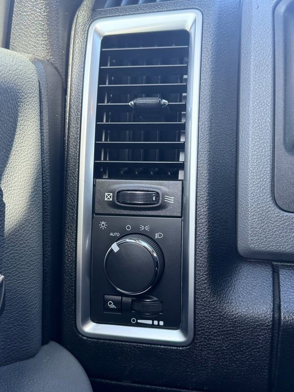Used 2014 RAM 1500 Classic SLT RWD image 27