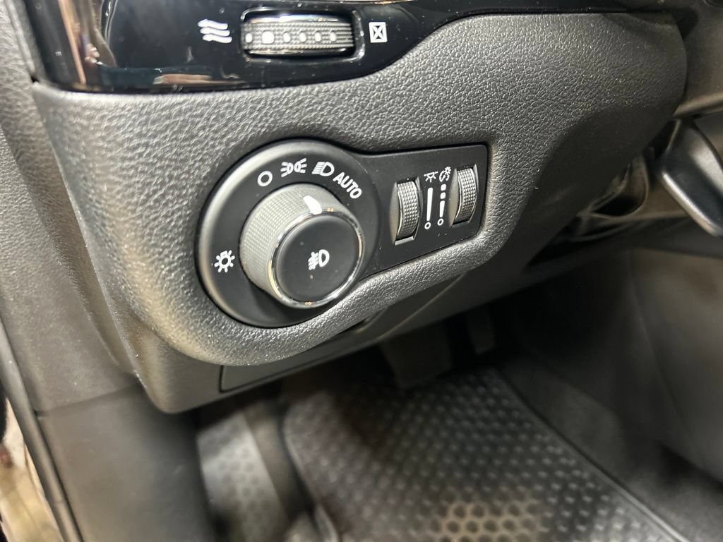 Certified 2019 Jeep Cherokee Latitude Plus AWD/4WD image 23