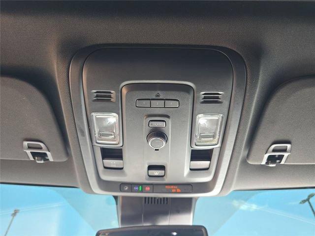 Used 2023 GMC Yukon XL SLT AWD/4WD image 25