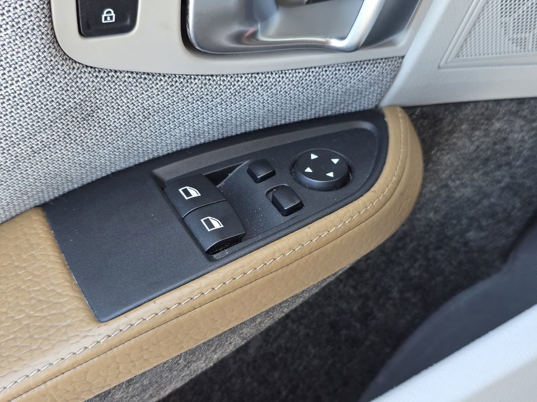 Used 2015 BMW i3 w/ Range Extender image 23