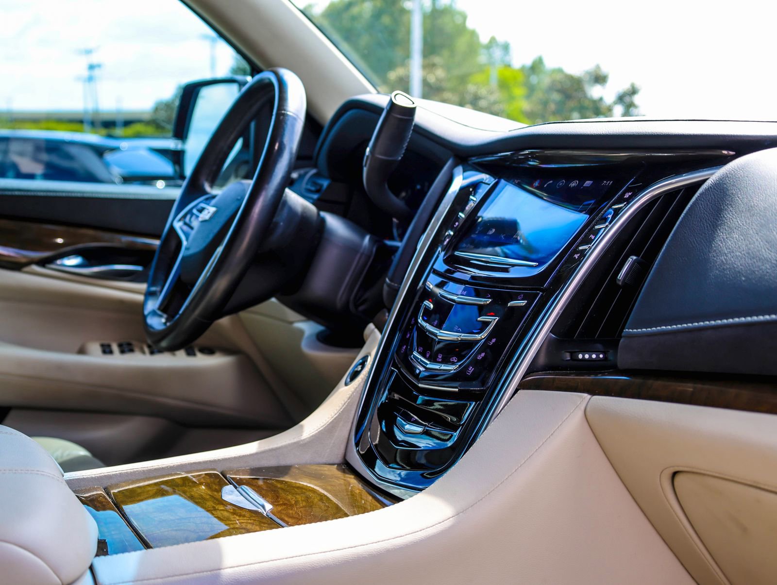Used 2020 Cadillac Escalade Luxury image 16