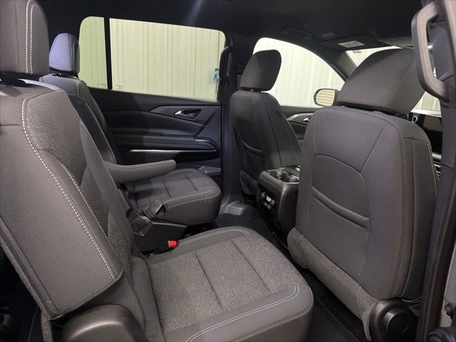 Used 2025 Chevrolet Traverse LT w/ Driver Confidence Package image 25