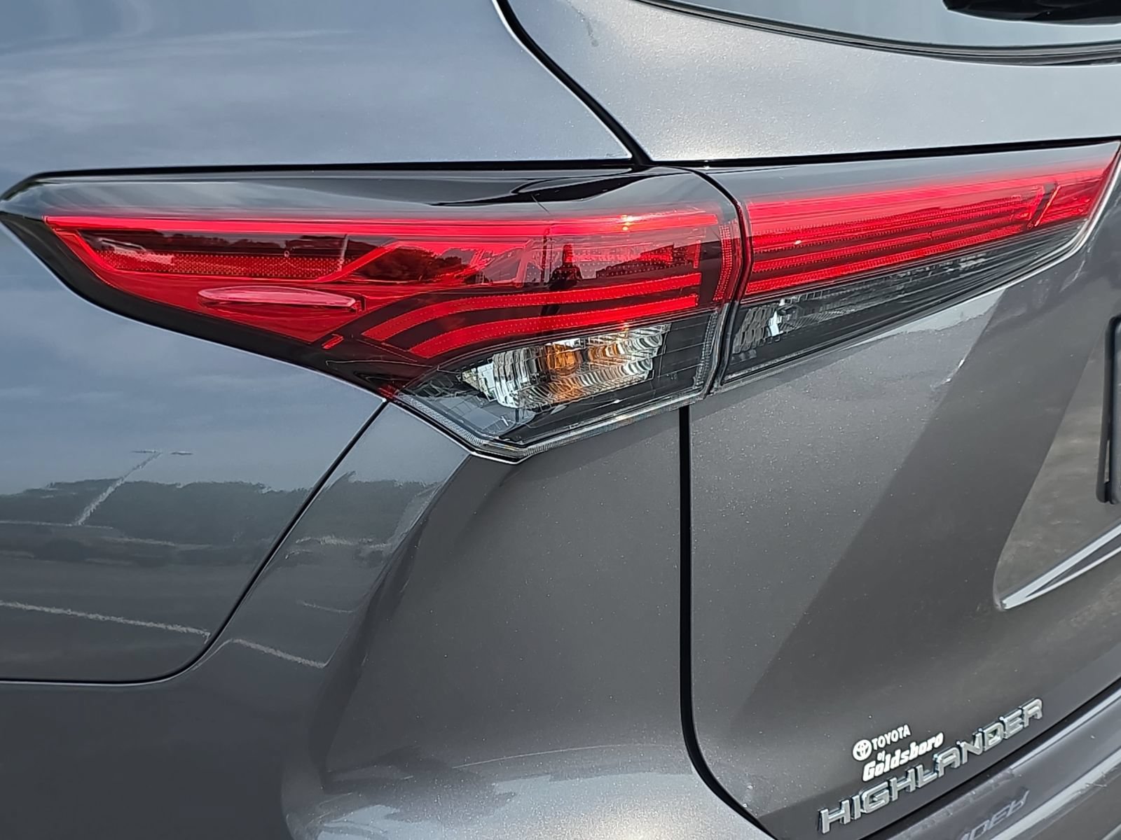 Used 2023 Toyota Highlander XLE FWD image 33