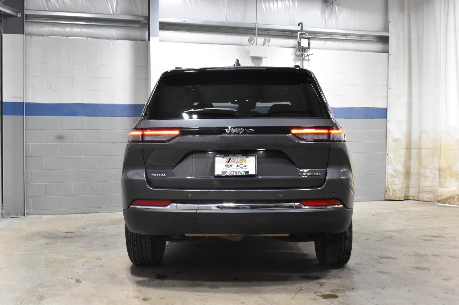 Used 2024 Jeep Grand Cherokee Laredo X AWD/4WD image 27