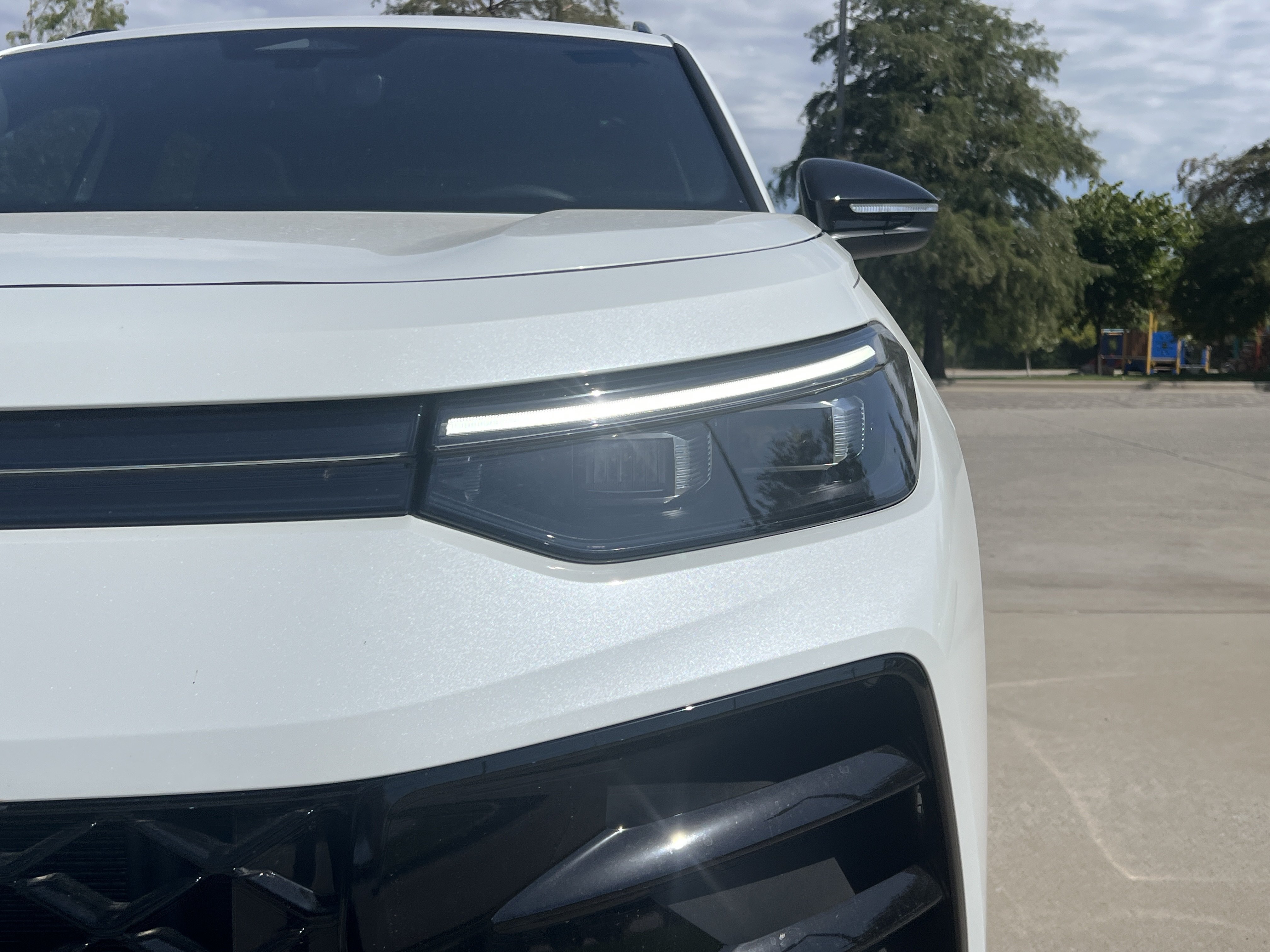 Certified 2026 Volkswagen Tiguan SE R-Line FWD image 5