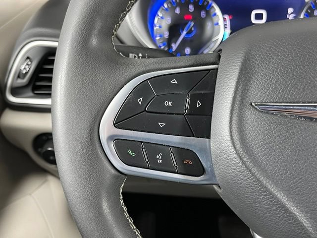 Used 2024 Chrysler Pacifica Touring-L FWD image 13