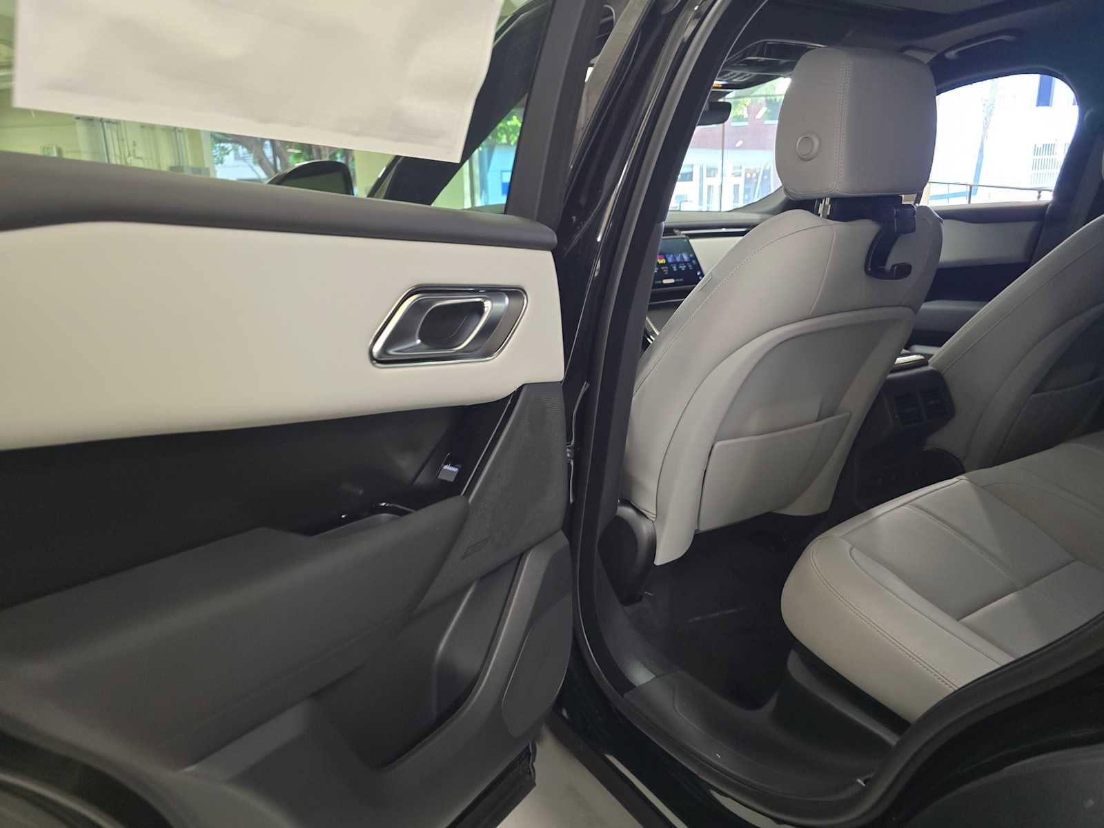 New 2026 Land Rover Range Rover Velar Dynamic SE image 8