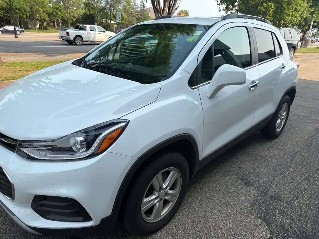 Used 2019 Chevrolet Trax LT w/ LT Convenience Package AWD/4WD image 2
