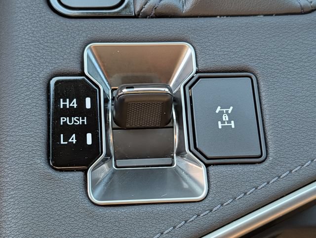 Used 2025 Lexus GX 550 w/ Accessory Package (2T) AWD/4WD image 16
