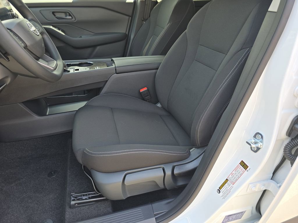 Used 2025 Nissan Rogue S image 23