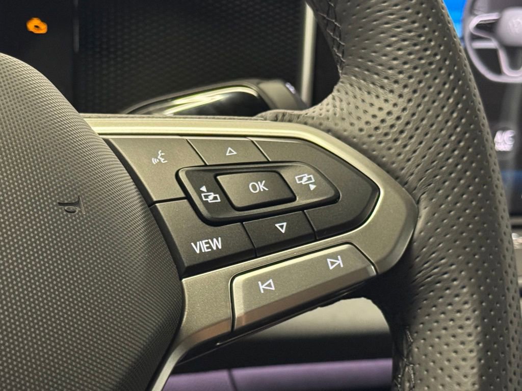 New 2025 Volkswagen Tiguan SE R-Line image 27