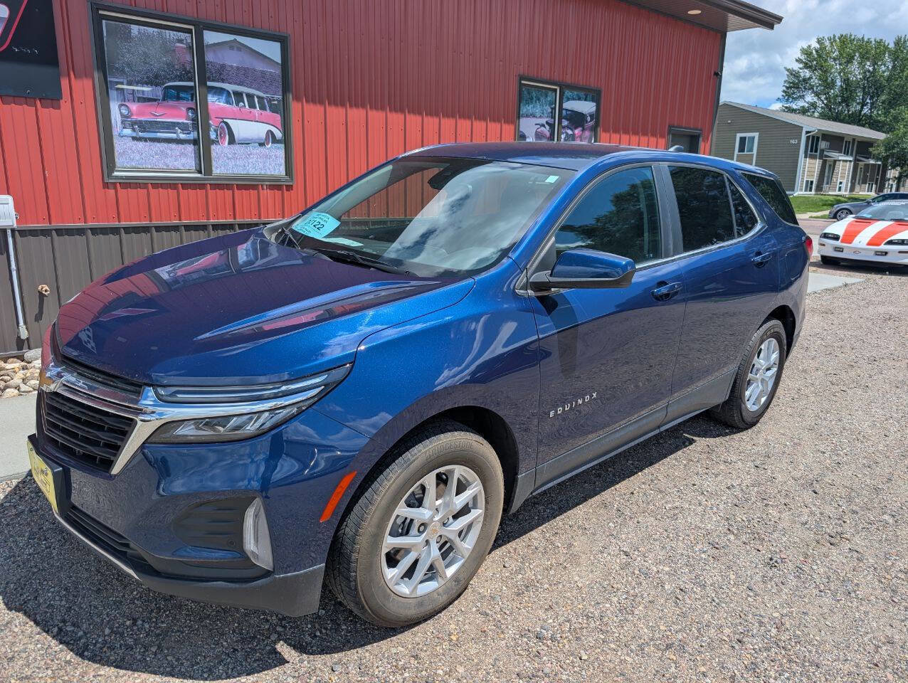 Used 2022 Chevrolet Equinox LT image 2