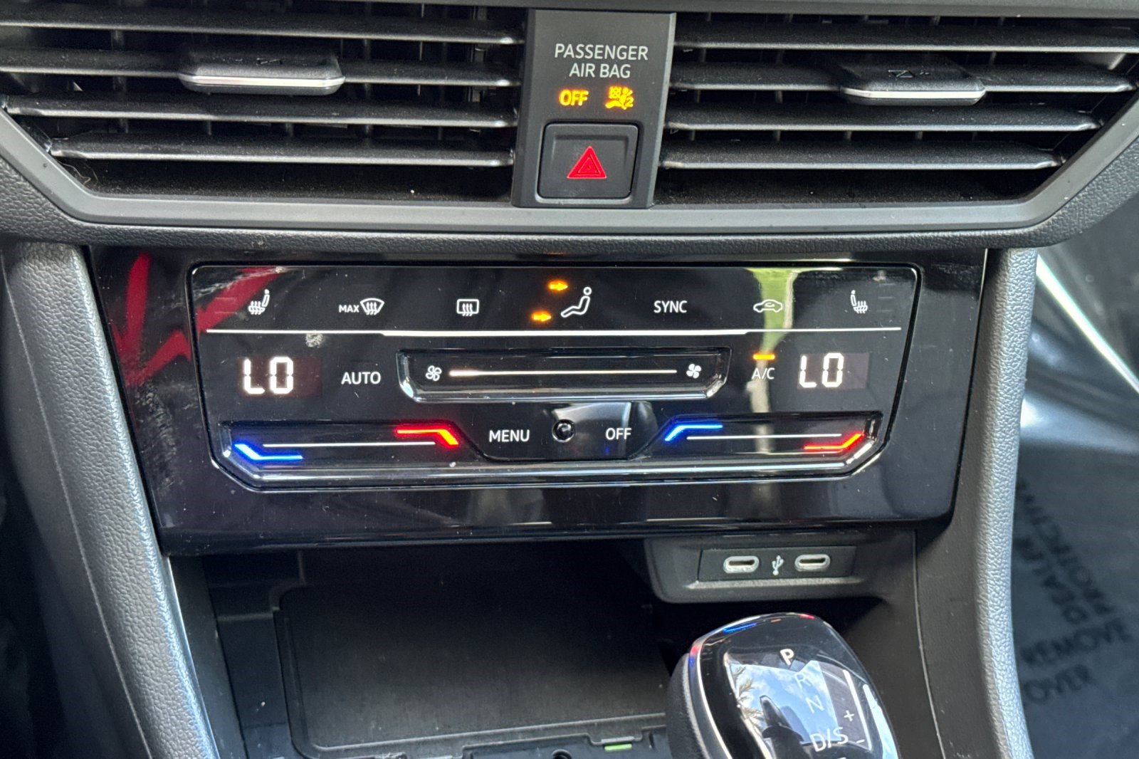 Used 2025 Volkswagen Jetta SE FWD image 19