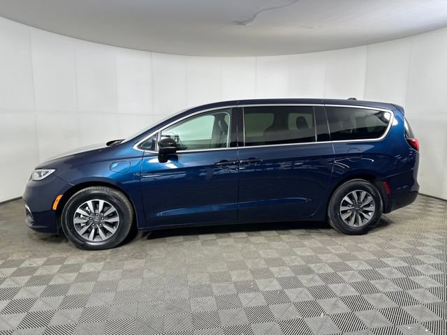 Used 2024 Chrysler Pacifica Select image 6