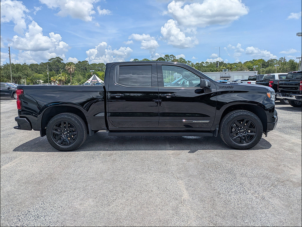 Used 2024 Chevrolet Silverado 1500 High Country w/ Midnight Edition AWD/4WD image 3