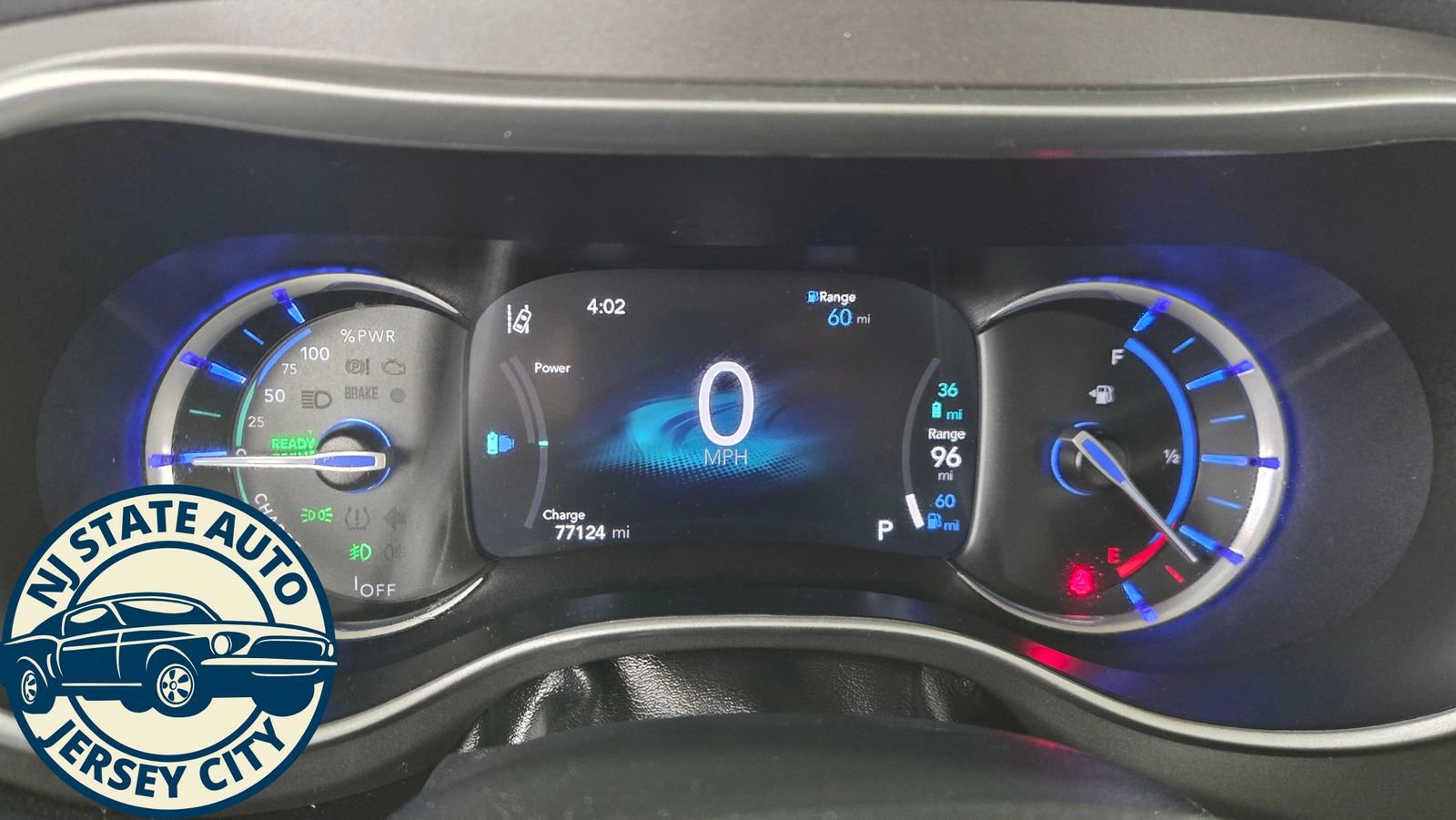 Used 2023 Chrysler Pacifica Touring-L FWD image 11